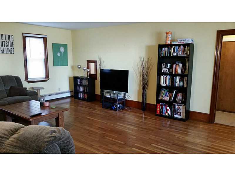 110 Metropolitan Road Providence, RI 02908 - Photo 3 of 13 Living Room.
