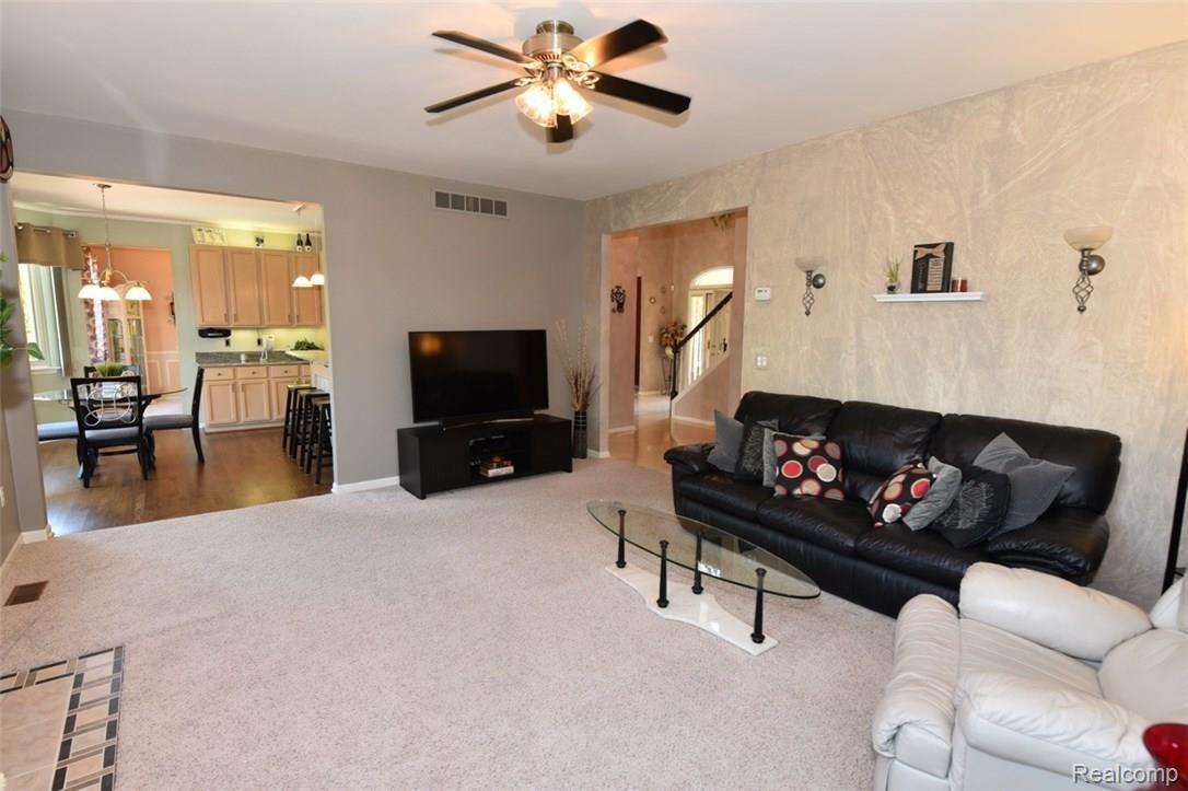3881 Kossuth Road Lake Orion, MI 48360 - Photo 29 of 47 Kossuth - 33.jpg