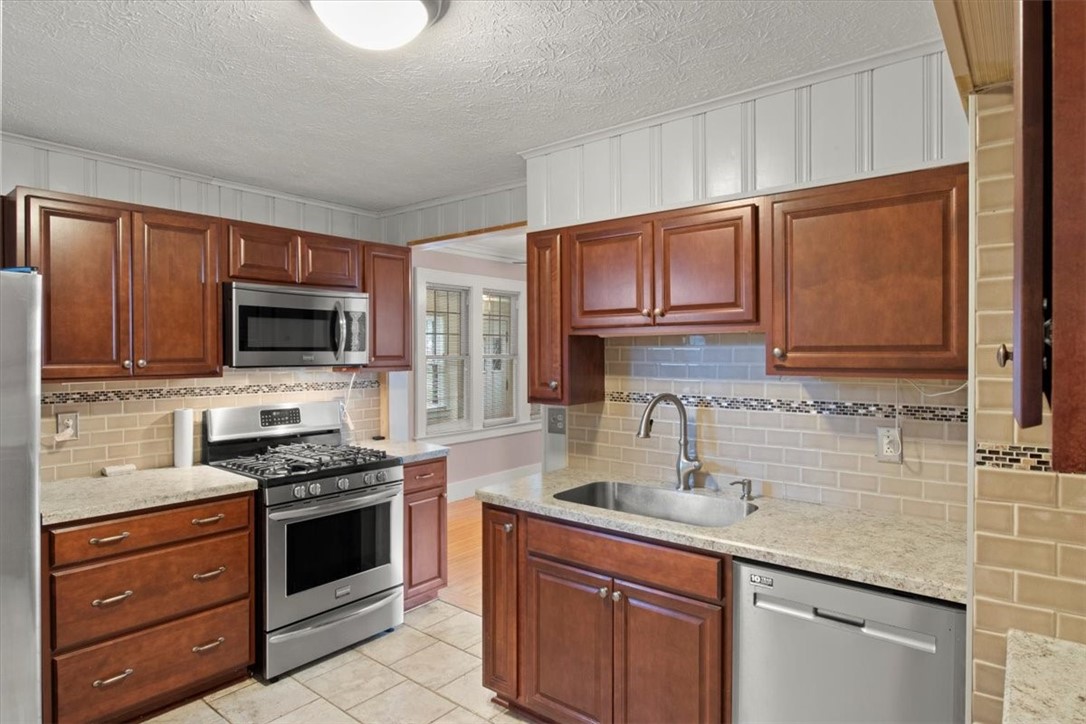 153 Seneca Road Irondequoit, NY 14622 - Photo 14 of 25