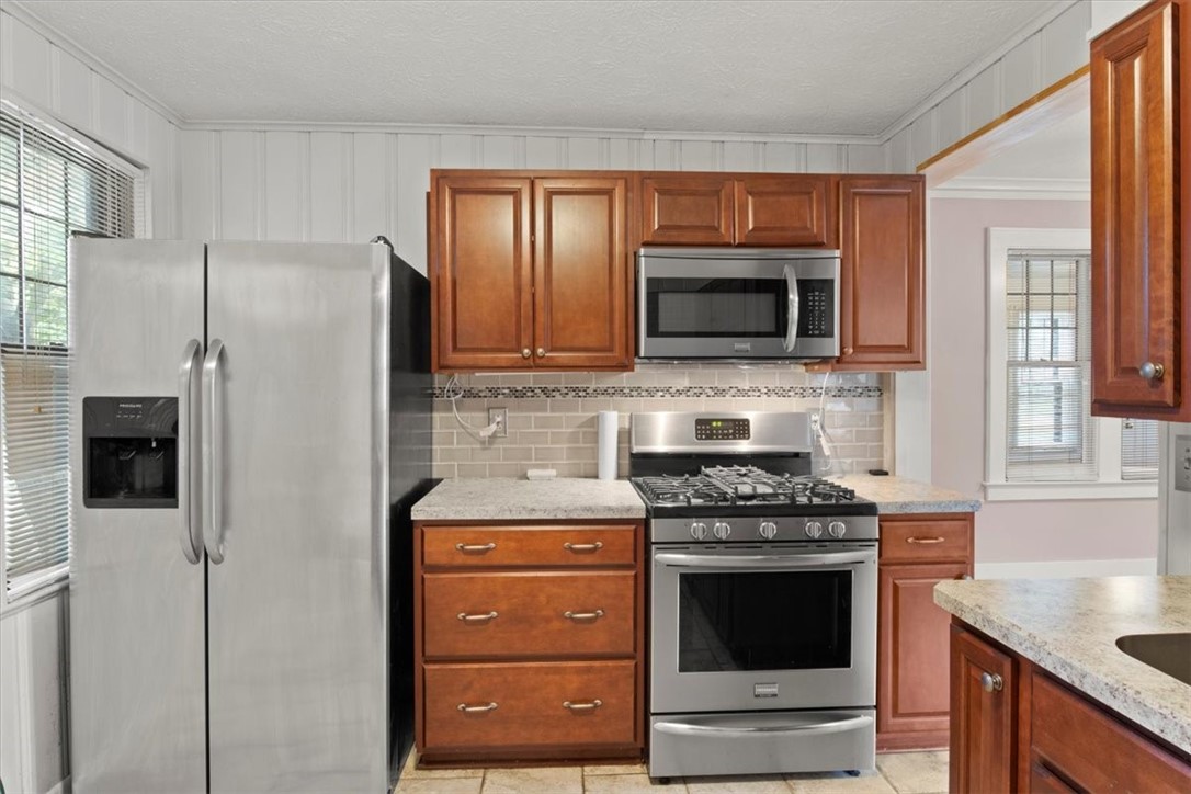 153 Seneca Road Irondequoit, NY 14622 - Photo 17 of 25