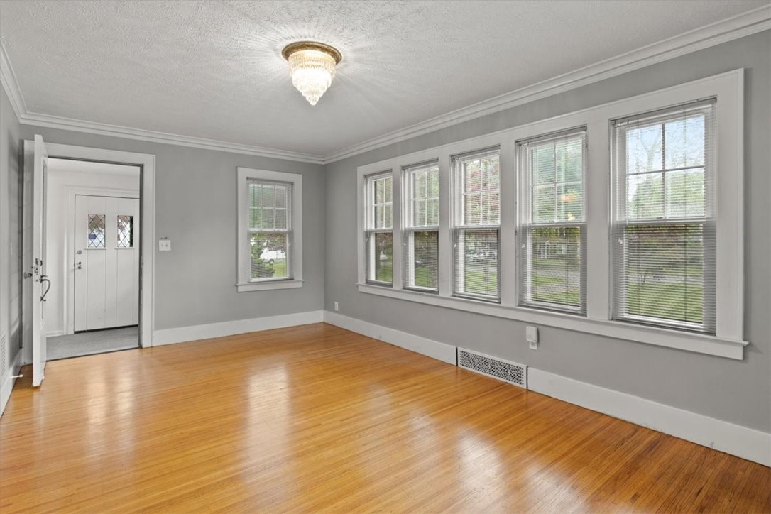 153 Seneca Road Irondequoit, NY 14622 - Photo 8 of 25