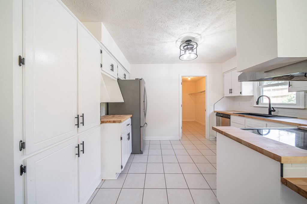 520 Lee Road Phenix City, AL 36870 - Photo 11 of 42 Gallery Image 11