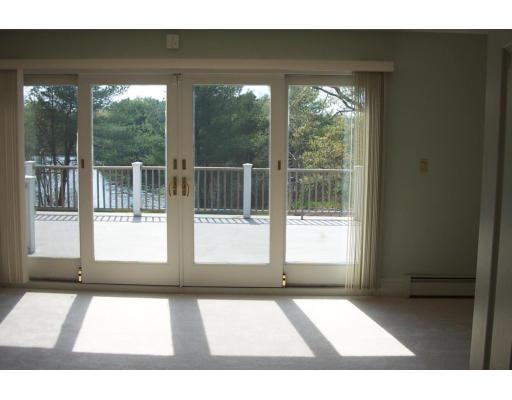 61 Bullivant Farm Road Marion, MA 02738 - Photo 7 of 14 a black and white photo of a living room