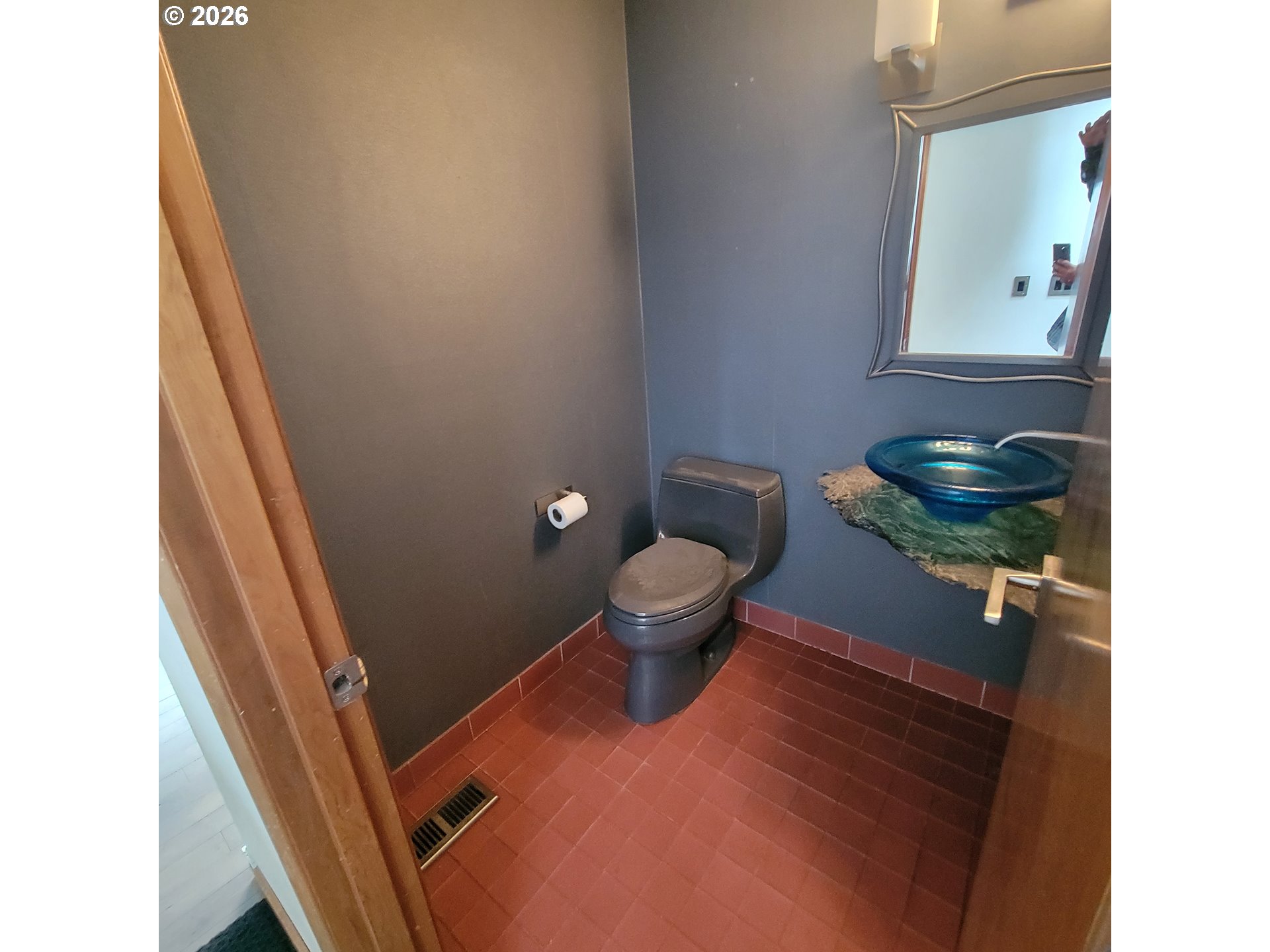 755 Southwest Chestnut Street Portland, OR 97219 - Photo 27 of 39