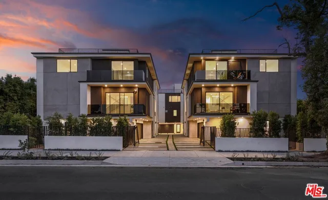 $1,449,000 | 1426 North Sycamore Avenue, Los Angeles, CA 90028