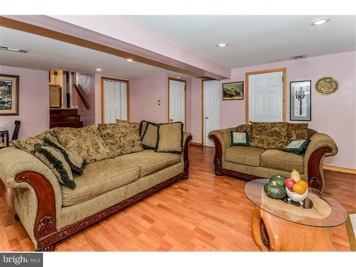 2918 Eagle Road Abington, PA 19001 - Photo 12 of 25 Family Room