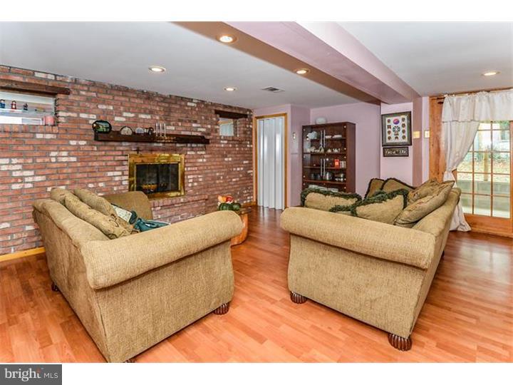 2918 Eagle Road Abington, PA 19001 - Photo 13 of 25 Family Room