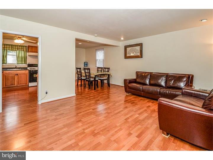 2918 Eagle Road Abington, PA 19001 - Photo 4 of 25 Living Room