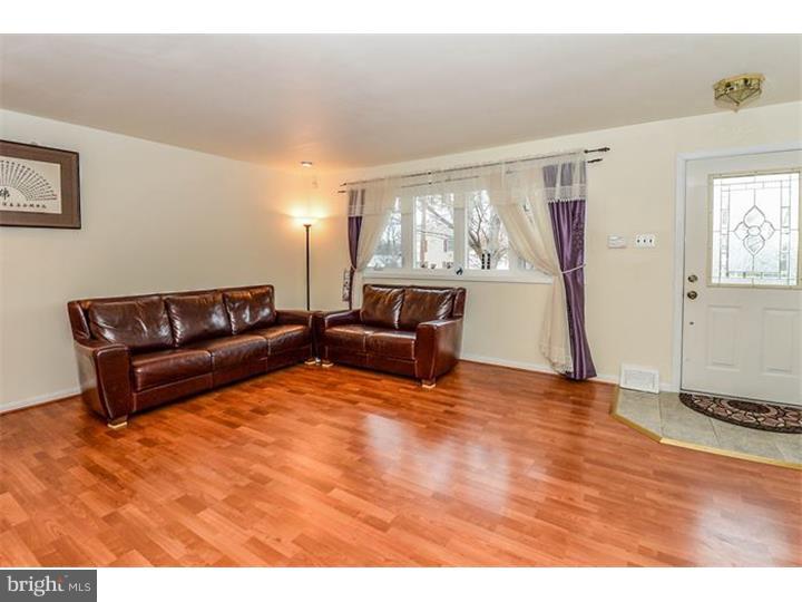 2918 Eagle Road Abington, PA 19001 - Photo 5 of 25 Living Room