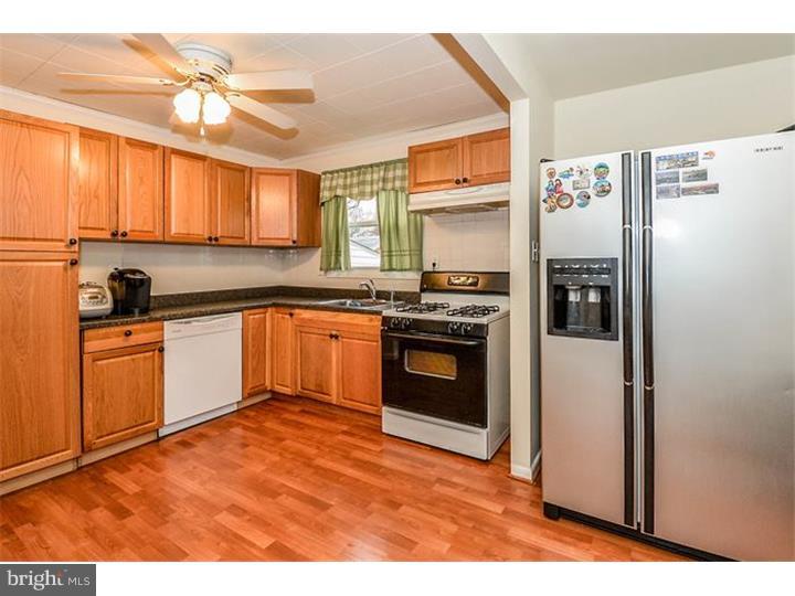 2918 Eagle Road Abington, PA 19001 - Photo 9 of 25 Kitchen