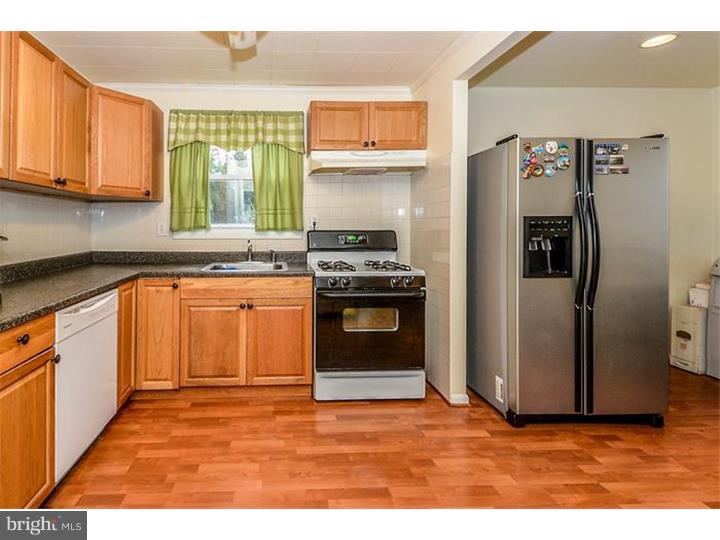 2918 Eagle Road Abington, PA 19001 - Photo 10 of 25 Kitchen