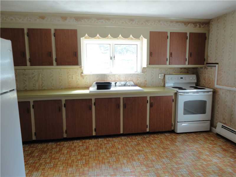 4 Sir Charles Road Lincoln, RI 02865 - Photo 7 of 14 Kitchen.