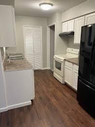 855 Wetmore Road Columbus, OH 43224 - Photo 6 of 17 kitchen