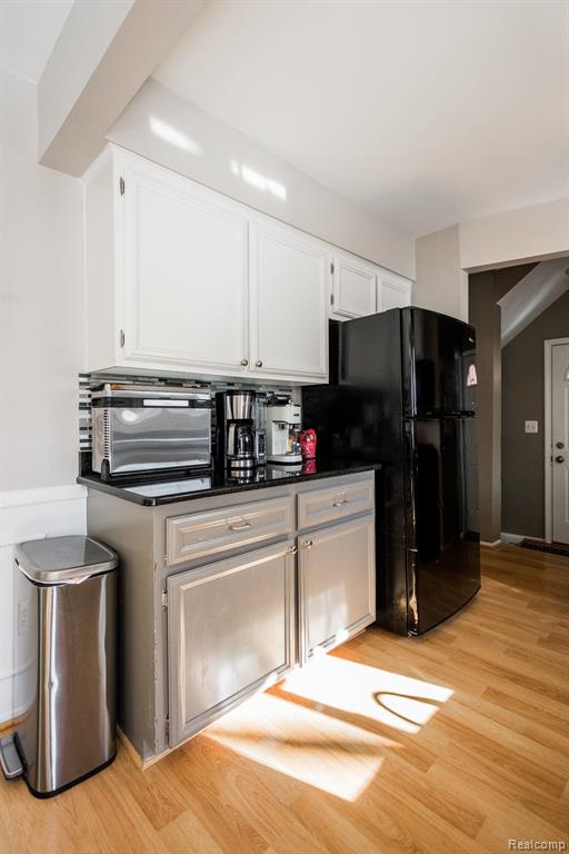 2023 Hampton Road Grosse Pointe Woods, MI 48236 - Photo 13 of 33