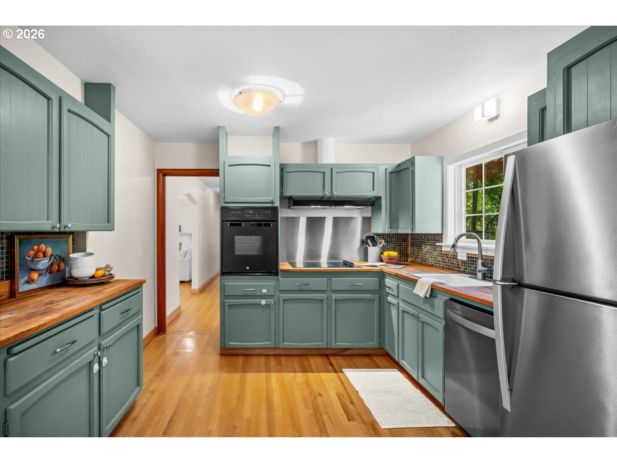 10332 Southwest Lancaster Road Portland, OR 97219 - Photo 19 of 48