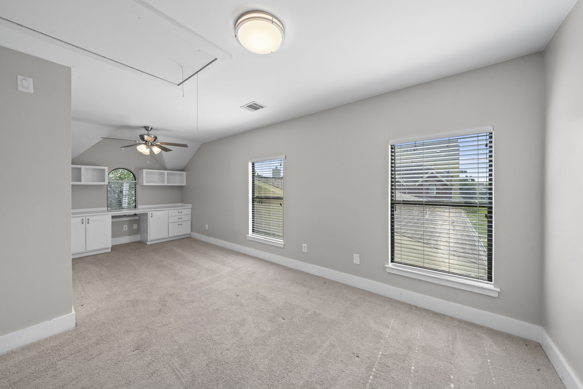 2154 Arabelle Street Houston, TX 77007 - Photo 28 of 45 Bedroom - Located on the third floor (Not primary)