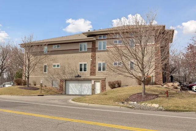 $265,000 | 10806 South Shore Drive, Unit 103, Plymouth, MN 55441