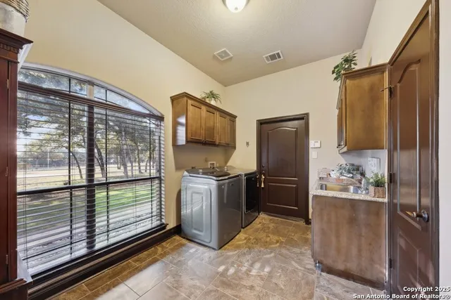 $1,299,000 | 7627 Farm To Market 775, La Vernia, TX 78121