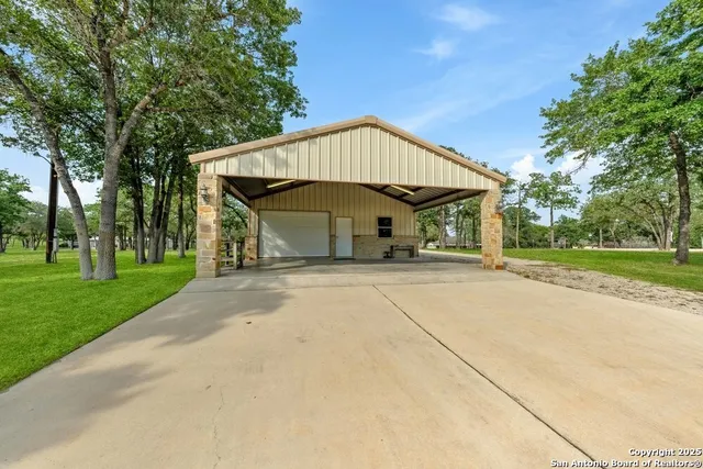 $1,299,000 | 7627 Farm To Market 775, La Vernia, TX 78121