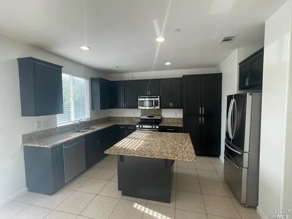 $3,450 | 436 Potters Lane, Vacaville, CA 95687