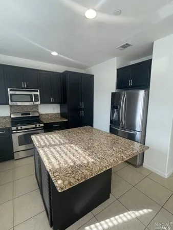 $3,450 | 436 Potters Lane, Vacaville, CA 95687
