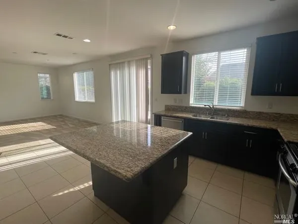 $3,450 | 436 Potters Lane, Vacaville, CA 95687