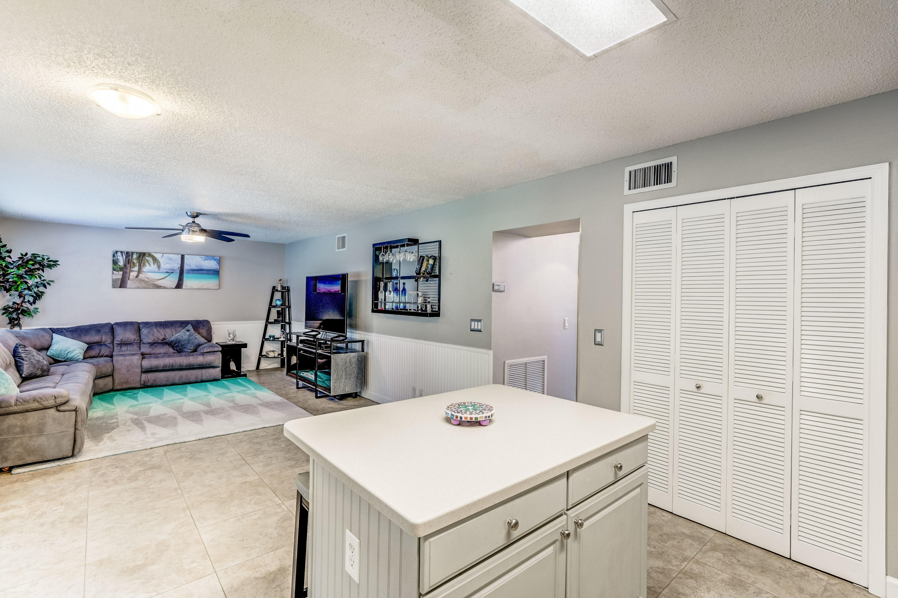 141 St Michaels Court Jupiter, FL 33458 - Photo 11 of 37 Kitchen Overlooking Family Room