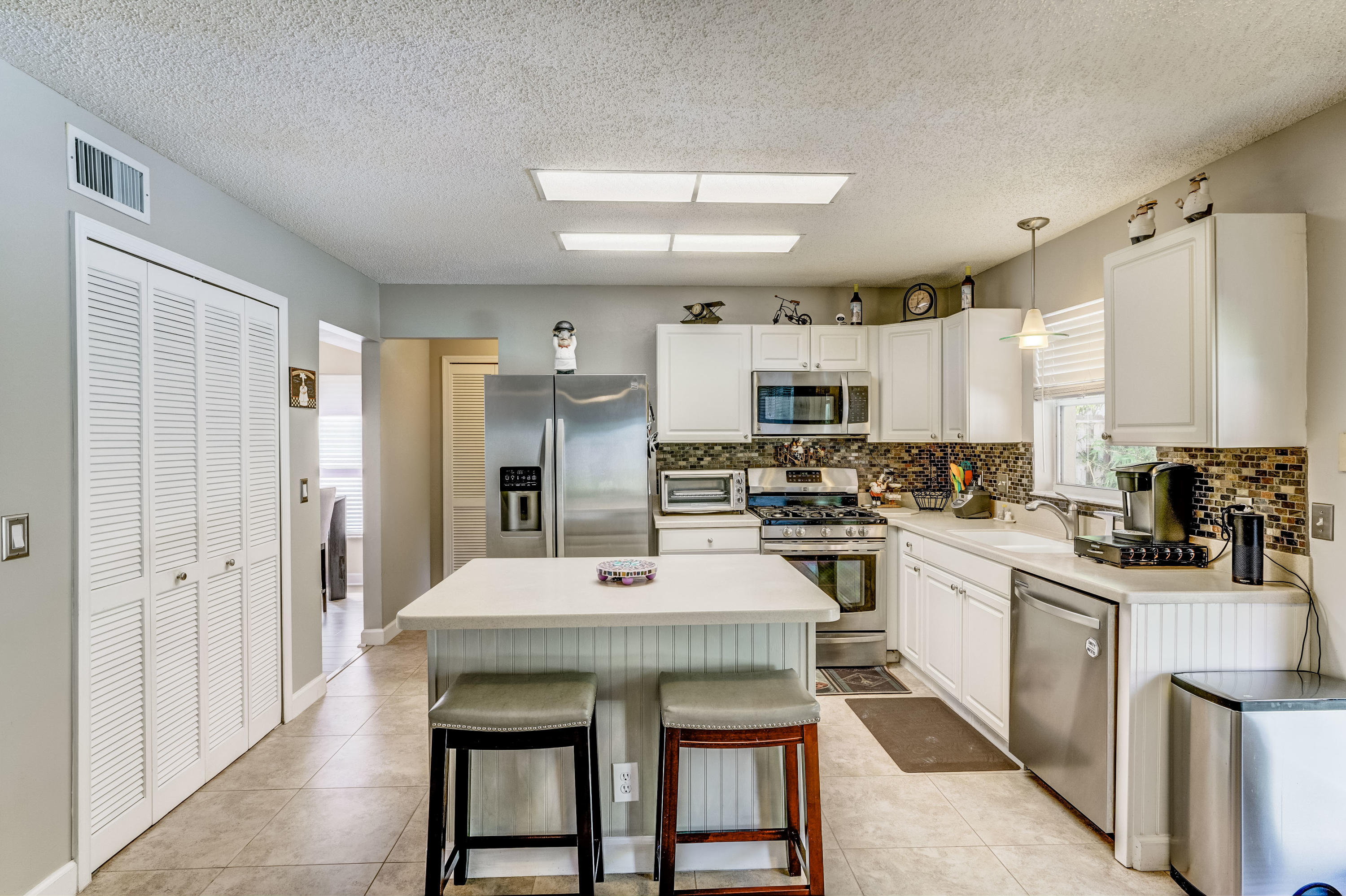 141 St Michaels Court Jupiter, FL 33458 - Photo 12 of 37 Kitchen