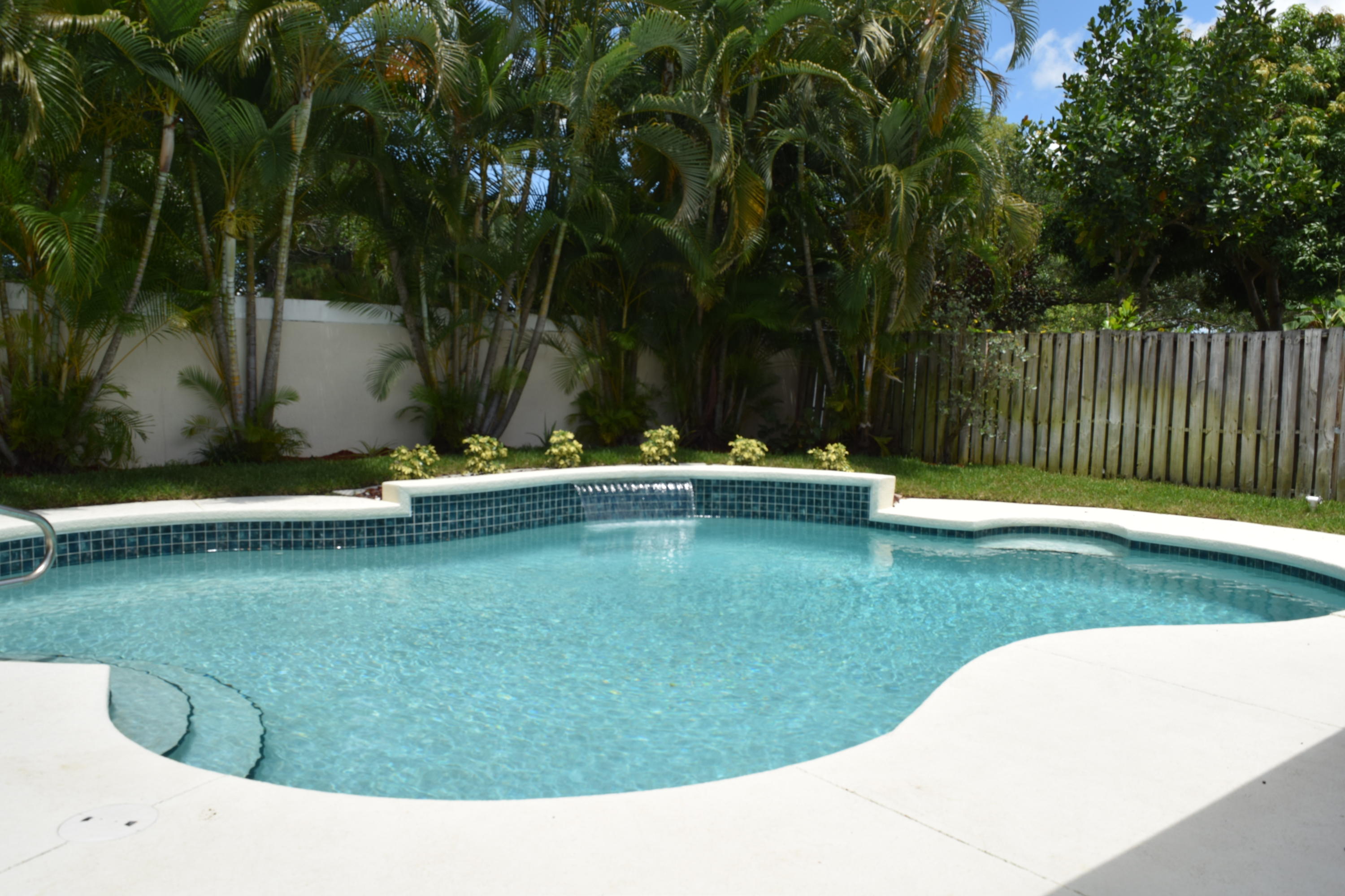 141 St Michaels Court Jupiter, FL 33458 - Photo 24 of 37 Pool