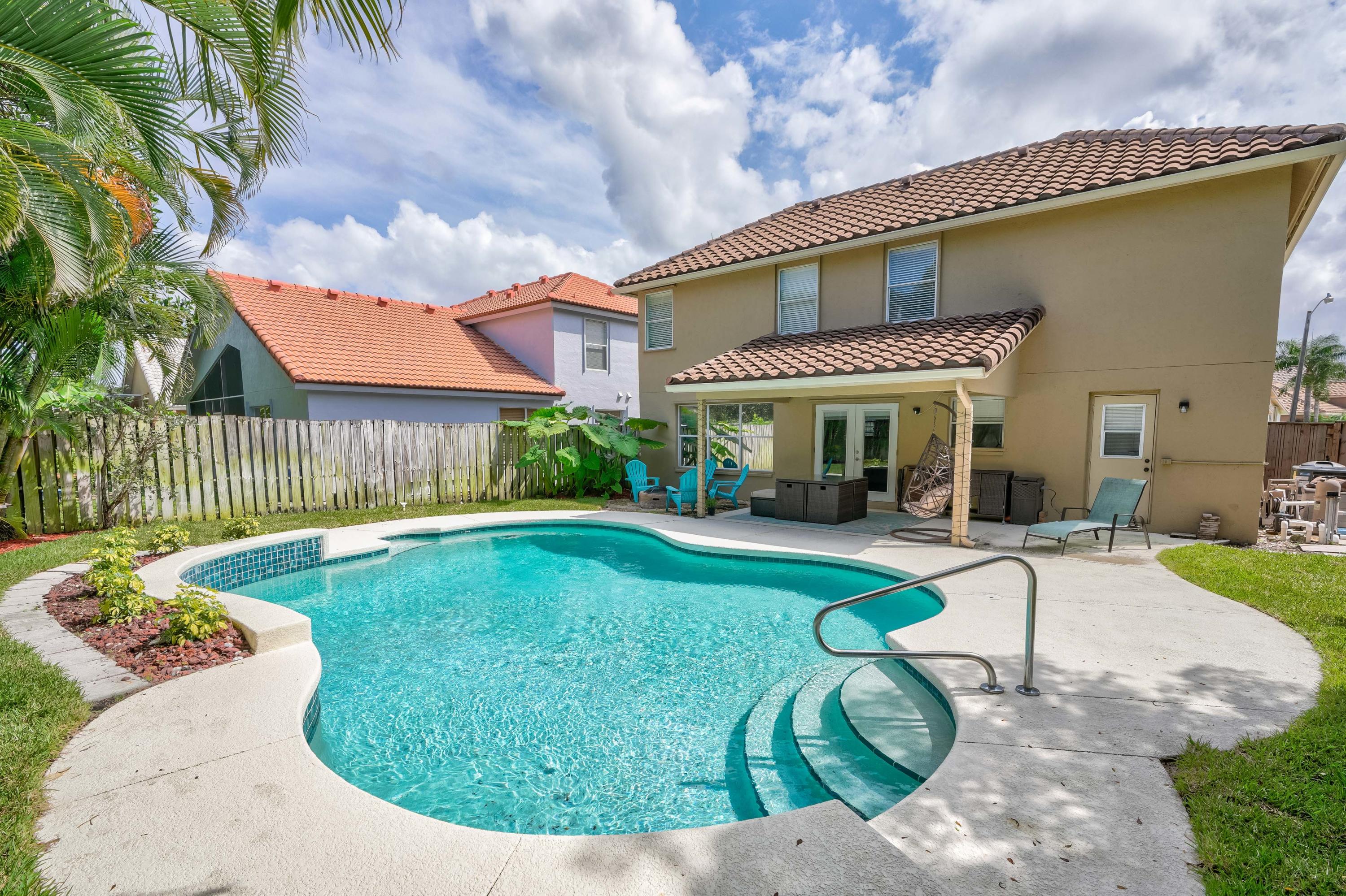 141 St Michaels Court Jupiter, FL 33458 - Photo 26 of 37 Pool