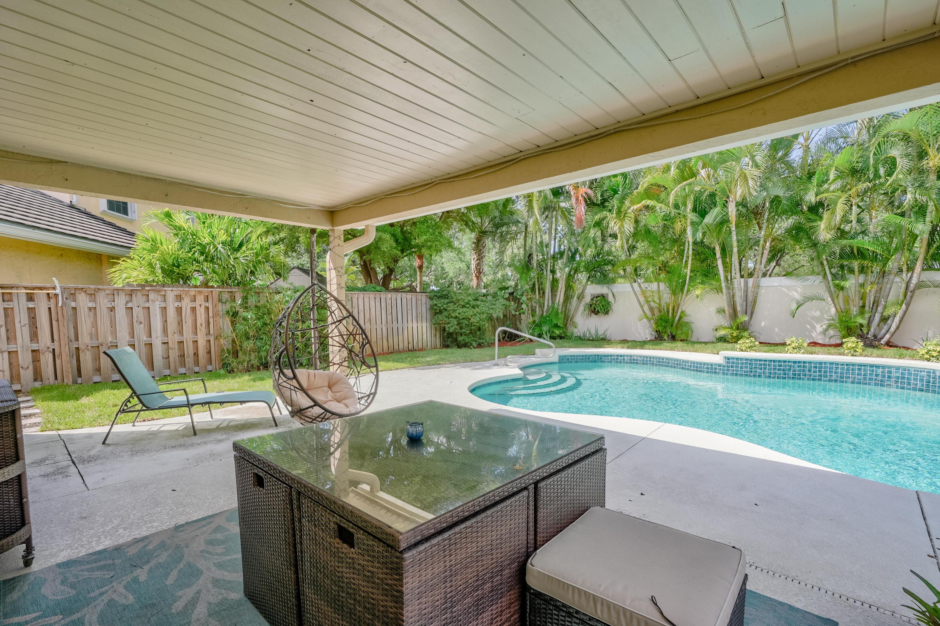 141 St Michaels Court Jupiter, FL 33458 - Photo 27 of 37 Covered Patio