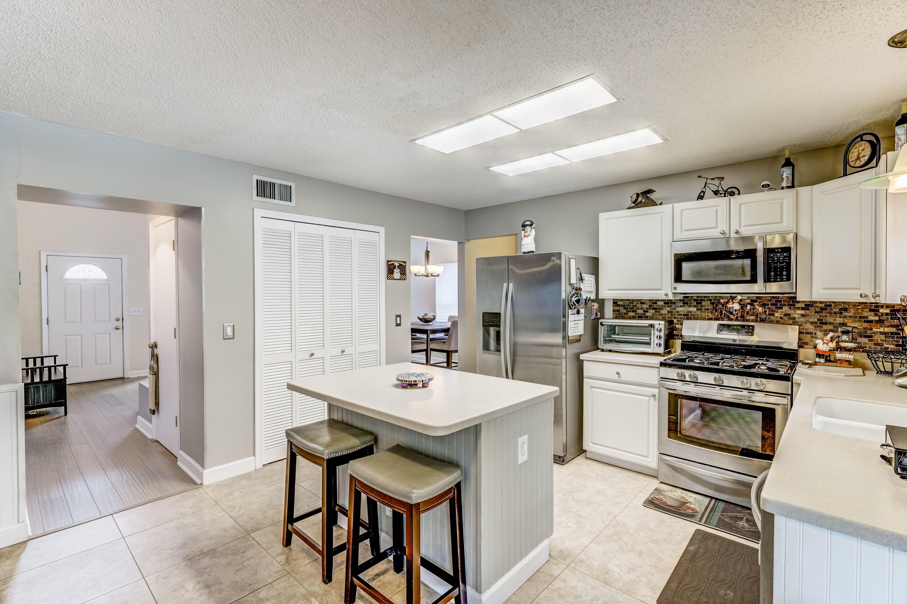 141 St Michaels Court Jupiter, FL 33458 - Photo 9 of 37 Kitchen