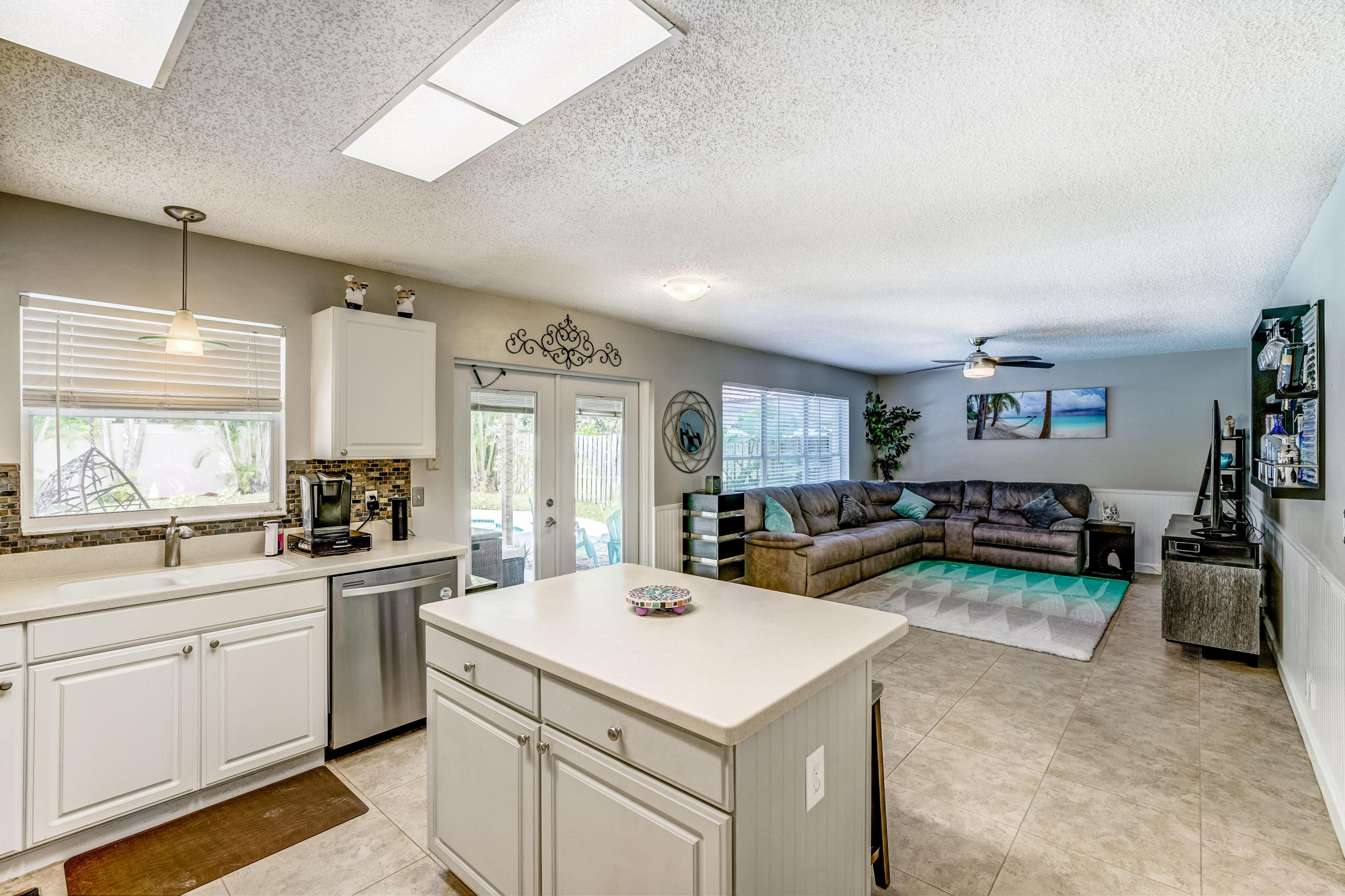 141 St Michaels Court Jupiter, FL 33458 - Photo 10 of 37 Kitchen