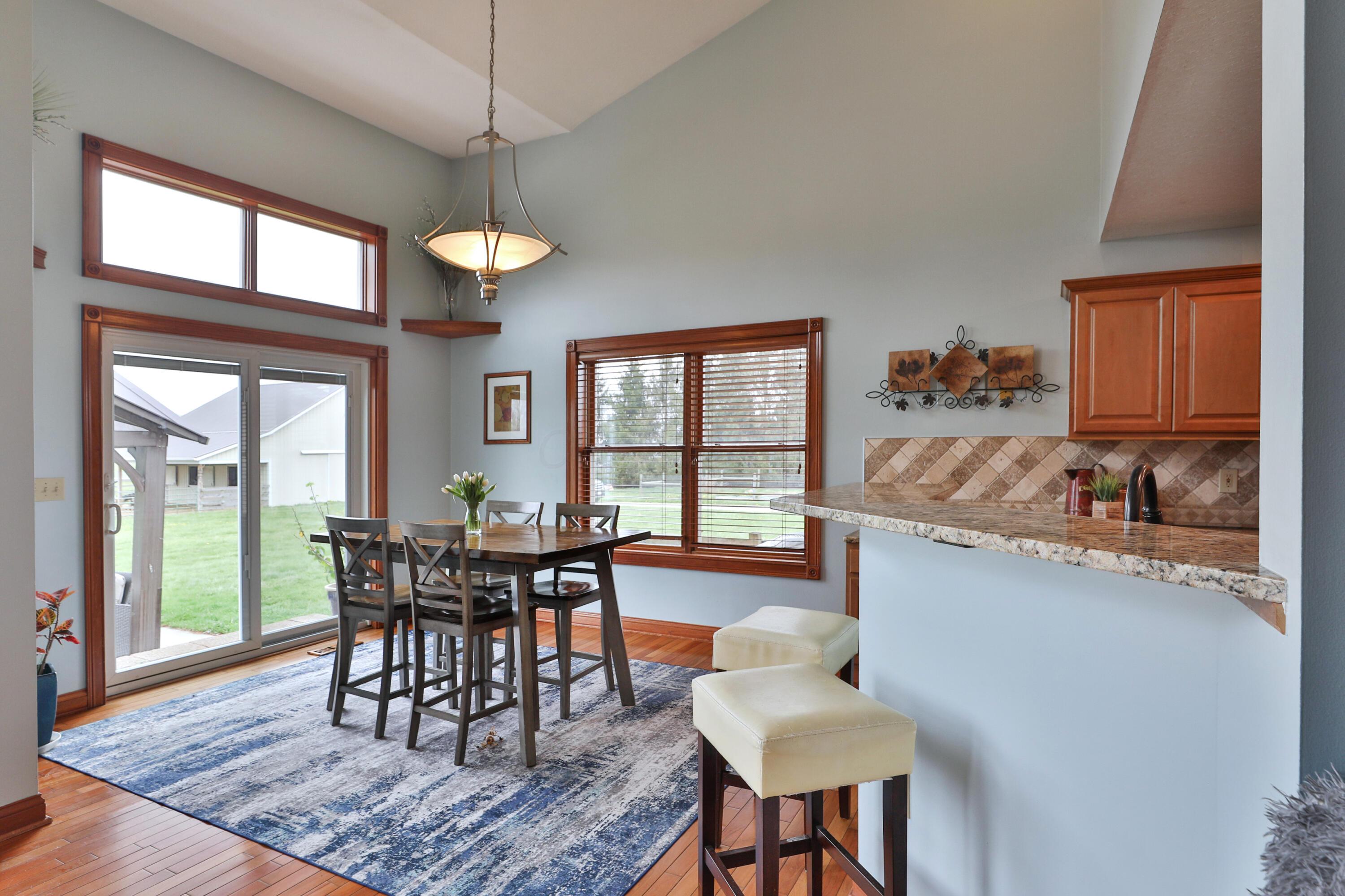 2313 Horseshoe Road Delaware, OH 43015 - Photo 9 of 56 Casual Dining Area,