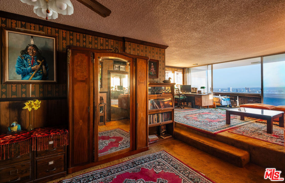 8787 Shoreham Drive, Unit 607 West Hollywood, CA 90069 - Photo 2 of 25 a living room with furniture