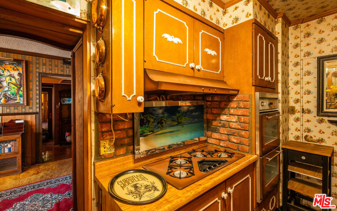 8787 Shoreham Drive, Unit 607 West Hollywood, CA 90069 - Photo 9 of 25 front view of a house with a door