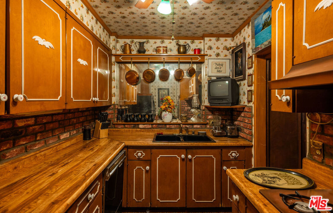 8787 Shoreham Drive, Unit 607 West Hollywood, CA 90069 - Photo 10 of 25 a bathroom with a sink a toilet and mirror
