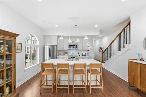 $299,000 | 806 Jackson Hill Street, Unit 201, Houston, TX 77007