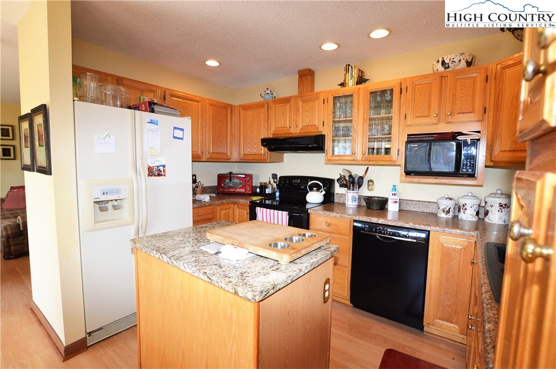 238 Lakeledge Road Beech Mountain, NC 28604 - Photo 10 of 43 Gallery Image 10