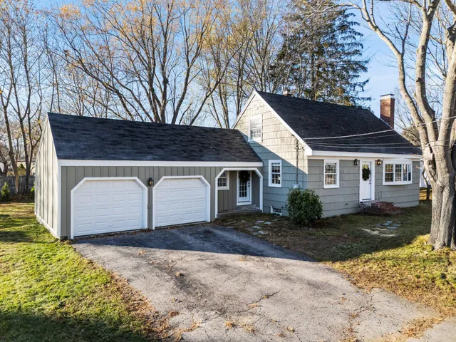 $625,000 | 4 Jewett Road, Cape Elizabeth, ME 04107
