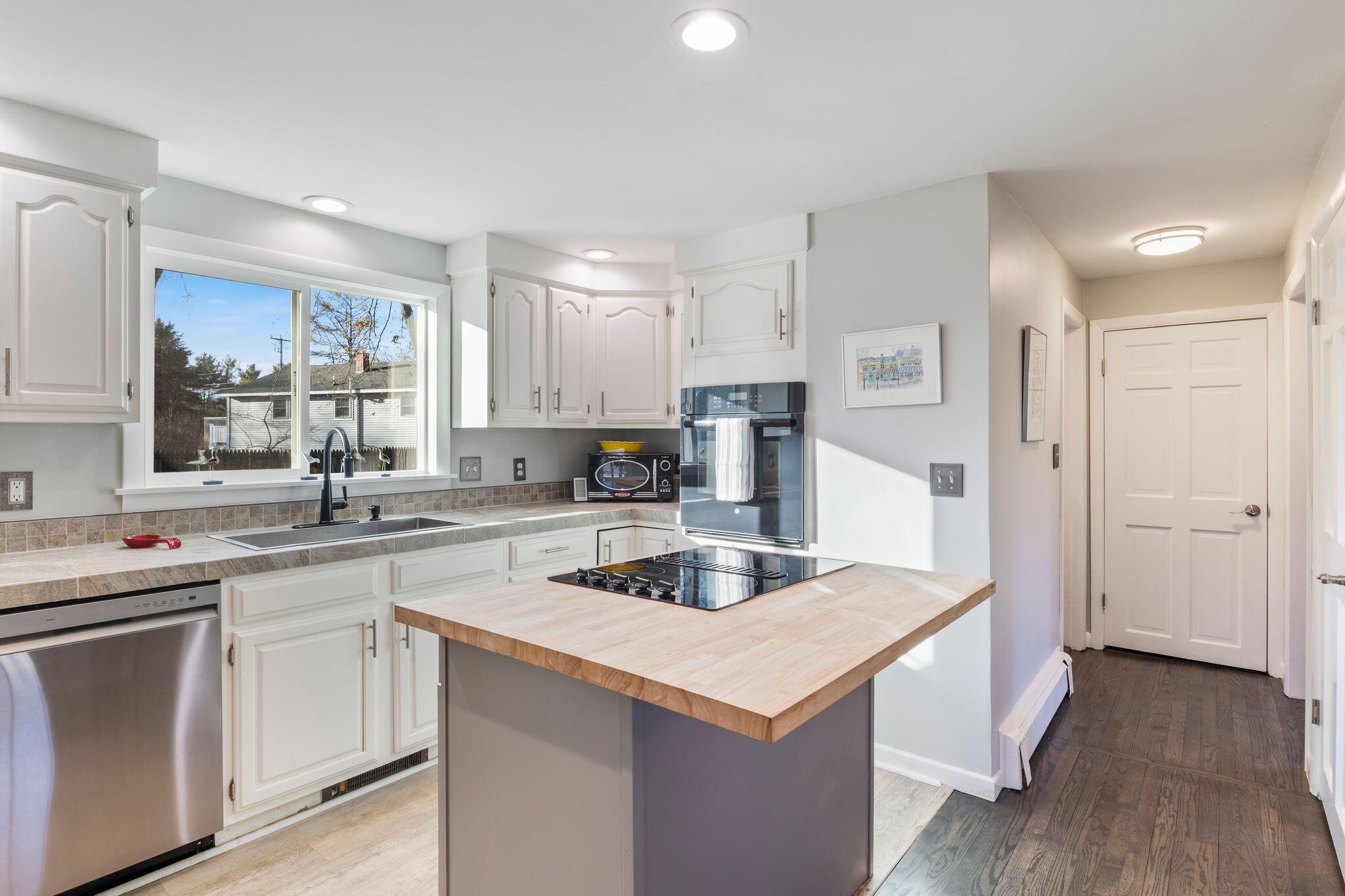 4 Jewett Road Cape Elizabeth, ME 04107 - Photo 9 of 41 4_Jewett_Rd_09