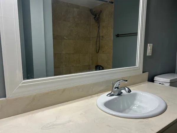 $2,000 | 359 North Post Oak Lane, Unit 121, Houston, TX 77024