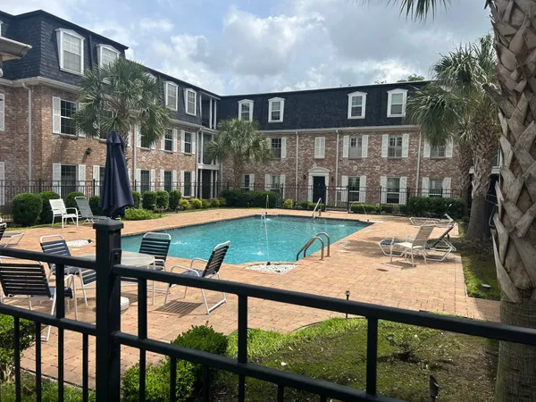$2,000 | 359 North Post Oak Lane, Unit 121, Houston, TX 77024