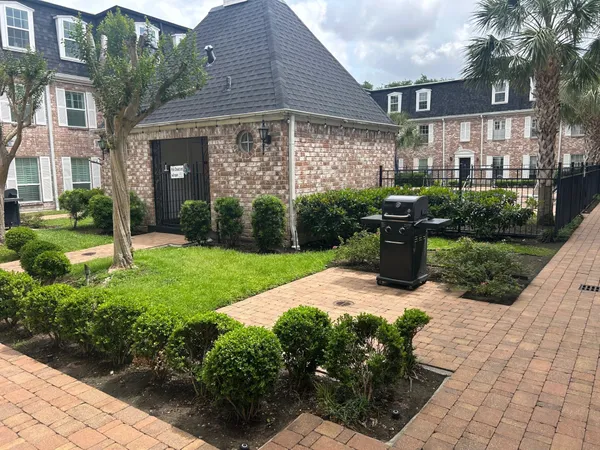 $2,000 | 359 North Post Oak Lane, Unit 121, Houston, TX 77024