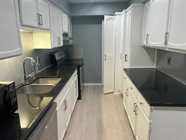 $2,000 | 359 North Post Oak Lane, Unit 121, Houston, TX 77024