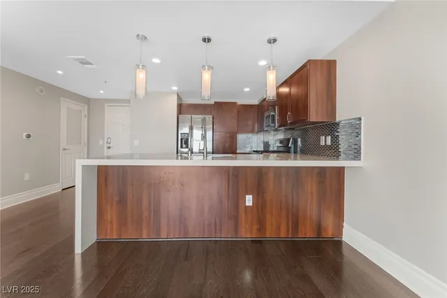 $2,595 | 150 South Las Vegas Boulevard, Unit 2307, Las Vegas, NV 89101