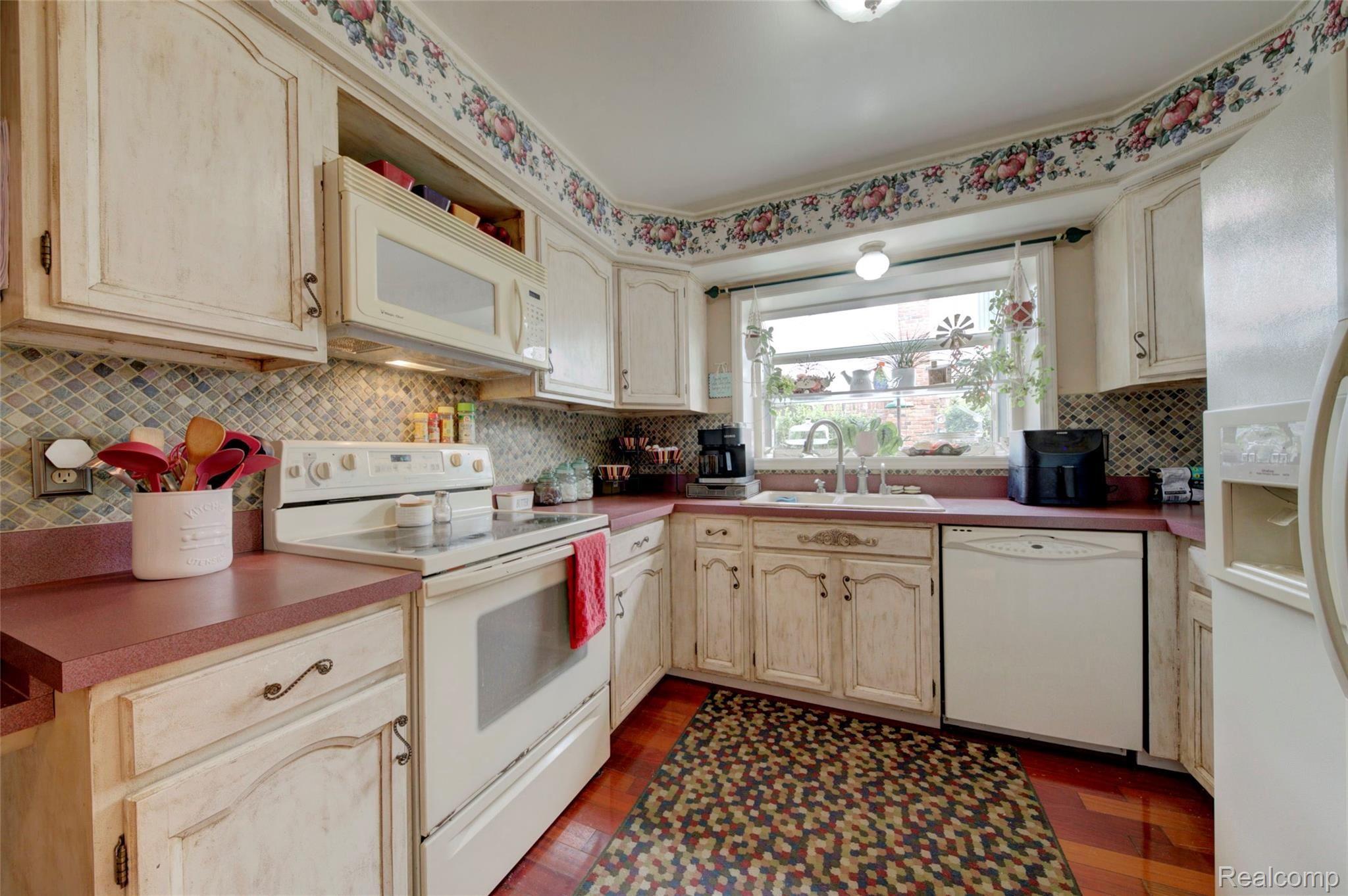 6936 Longwood Road Canton, MI 48187 - Photo 13 of 46 4H8A3562_3_4.jpg