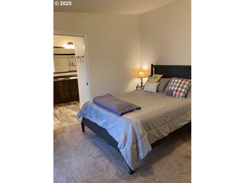 3075 Southwest River View Drive Pendleton, OR 97801 - Photo 15 of 34 a bedroom with a bed and a cabinets