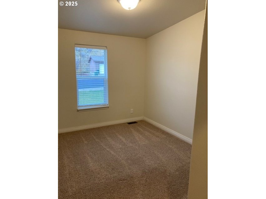 3075 Southwest River View Drive Pendleton, OR 97801 - Photo 22 of 34 a view of an empty room with a window