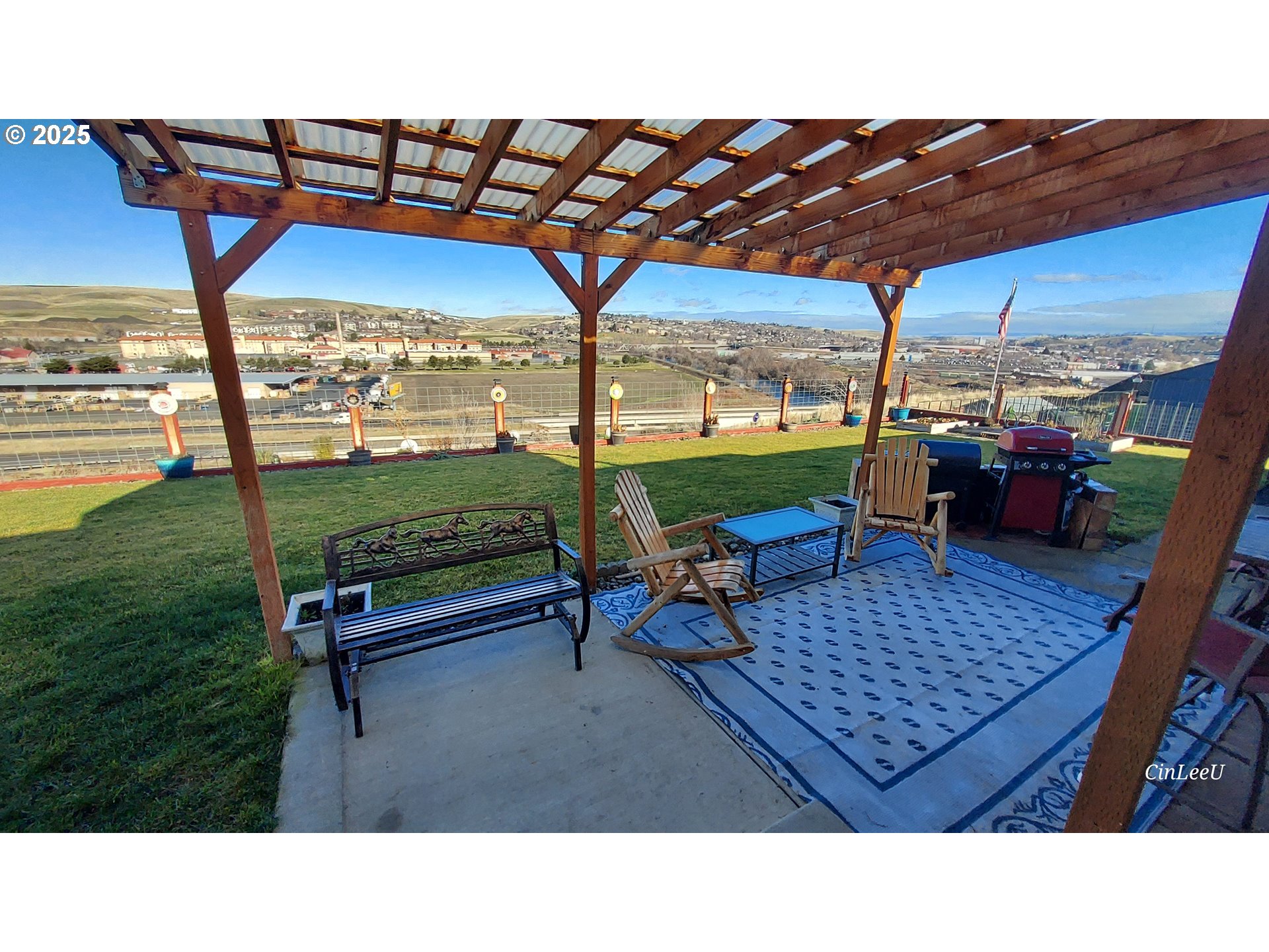 3075 Southwest River View Drive Pendleton, OR 97801 - Photo 31 of 34 a living room with patio furniture and a table